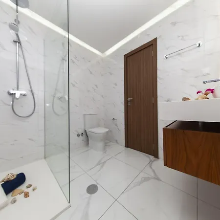 With Heated Pool Villa *