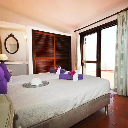 Villa With Heated Pool *